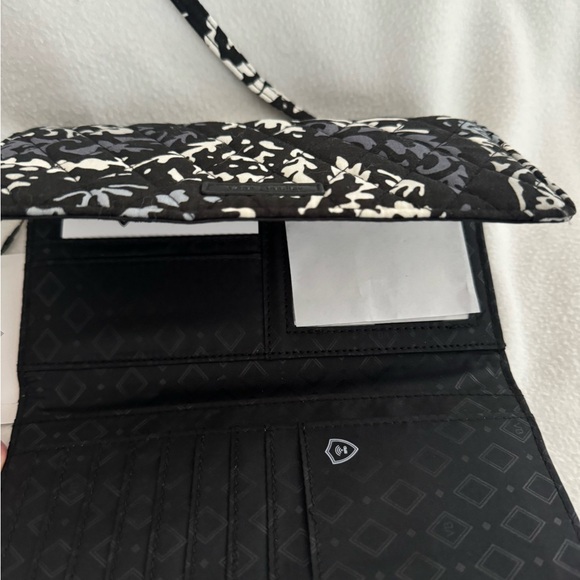 NWT Vera Bradley RFID Wallet Crossbody in Paisley Noir - Picture 6 of 6